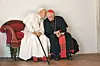 Anthony Hopkins s Jonathanom Pryceom u ‘The Two Popes’, 2019.