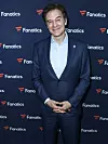 U sudskim dokumentima tvrdi se kako je Mehmetova sestra godinu dana prije smrti njihovog oca osim njega oštetila sestru i majku