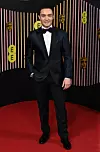 Ed Westwick izgledao je sjajno u klasičnom crnom smokingu