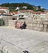 Vikend se uglavnom svodi na beskrajno smijanje jednim te istim dogodovštinama, zafrkancijama i forama koje nitko van broda i Slavonskog Broda ne bi ni razumio