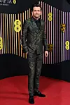 David Tennant u strukiranom zelenom odijelu sa zlatnim detaljima