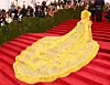 Rihanna 2015., tema China: Through the Looking Glass, nosi kreaciju Guo Pei