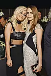 Manekenka Cara Delevingne joj je bliska prijateljica.