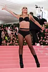 Lady Gaga 2019., tema 'Camp: Notes on Fashion', nosi Brandon Maxwell