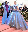 Law Roach i Zendaya, 2019., tema 'Camp: Notes on Fashion', nosi kreaciju Tommyja Hilfigera