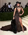 Jennifer Lopez 2021., tema 'In America: A Lexicon of Fashion', nosi Ralph Lauren