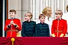 Kraljičini unuci Freddy Parker Bowles, Louis i Gus Lopes na lanjskoj krunidbi kralja Charlesa III:
