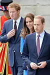 Princ William sa suprugom Kate Middleton i bratom Harryjem 2014.