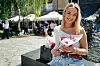 Natalie Balmix s buketom Boške Bahtijarević iz concept storea Tvoje koja je demonstrirala kako se aranžira cvijeće na japanski kenzan način