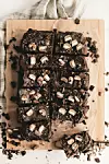 Čokoladni brownie.