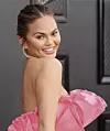 Model Chrissy Teigen otkrila je da su njene obrve - transplantirane.