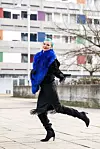 Ella sama šije kostime za svoje nastupe