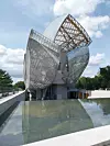 Zgradu Zaklade Louis Vuitton projektirao je glasoviti Frank Gehry