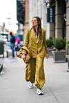 Sportske tenisice i odijelo oversized kroja