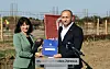 VLADO KOS/CROPIX Osijek, 060921. Ministrica regionalnog razvoja i fondova EU Natasa Tramisak posjetila je gradiliste Gospodarskog centra. Na fotografiji: ministrica Natasa Tramisak i zupan osjecko-baranjski Ivan Anusic.