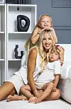Ponosna mama s kćeri Tarom i sinom Noelom u svom domu na Brodarici