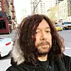 Alan Merill sin je saksofonista Aarona Sachsa i jazz pjevačice Helen Merrill, pravim imenom Jelena Milčetić, čiji su se roditelji s Krka preselili u Ameriku.