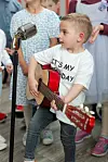 Mali‘ ‘glumac‘ zasvirao je gitaru