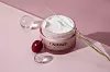 Lagana tekstura Lightweight Firming Cashmere kreme služi kao odlična make-up baza