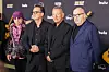Legenda s glumcem Stevenom Van Zandtom, redateljem projekta Thomom Zimnyem i svojim menadžerom Jonom Landauom na premijeri u Los Angelesu