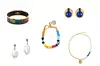 Pre-owned narukvica Hermes; Farfetch (447 funti)/ naušnice s biserima Chloe (1815 kn)/ šarena narukvica Joolz by Martha Calvo (119 eura); chunky naušnice pre-owned Dior; Farfetch (752 funti); ogrlica s perlama i biserjem By Alona (154 eura)