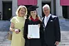 Princeza s roditeljima nakon primanja diplome