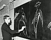 Yves Saint Laurent crta skice za Christiana Diora, 1958. godine Fotografija:Profimedia