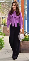 Kate rado nosi i Aspinal of London Midi Mayfair torbicu, a ima nekoliko modela u raznim bojama
