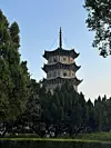 Pagoda Leifeng na pet katova, izvorno izgrađena 975. godine