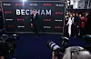 Victoria Beckham iz prikrajka je promatrala suprugov dolazak pred fotoreportere