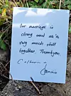 Papir s izjavom koji su Dominic i supruga pokazali novinarima.