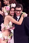 Yves Saint Laurent na predstavljanju kolekcije proljeće/ljeto na Pariškom tjednu mode 1999.