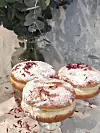 Krafne L‘erotic posipane sušenim ružinima laticama