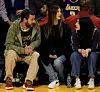 Adam Sandler, Jackie i Sadie Sandler na košarkaškoj utakmici Los Angeles Lakersa i Denver Nuggetsa