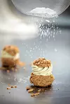 Choux s pistacijom omiljeni je desert njegovim sinovima, ali i njemu samome