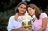 Roger Federer i Mirka slave njegov prvi wimbledonski pehar.