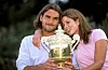 Roger Federer i Mirka slave njegov prvi wimbledonski pehar.