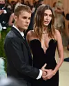 Vješto se ova vijest nadovezala na nedavne špekulacije da je Hailey trudna, koje je svojom gestom pokrenuo sam Bieber