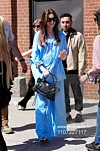 Anne Hathaway u New Yorku početkom lipnja u lanenom plavom odijelu ispod kojeg se nazire trudnički trbuh