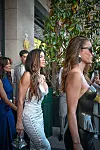 Lauren s prijateljicama ispred pariškog hotela Ritz