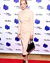 Uma Thurman u Pradinoj haljini boje breskve