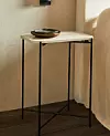 Mramorni stolić; Zara Home (659,00 kn)