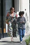 Jennifer Lopez u šetnji s kćerkicom Emmom