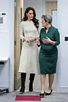 Kate Middleton u pletenoj haljini s ovratnikom iz kolekcije brenda Victoria Beckham