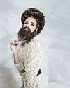 Chiara N nosi top i suknju od engleske čipke te remen s ukrasnom kopčom, sve Isabel Marant, Nicolas Concept Store
