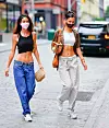Bella Hadid s prijateljicom u matching stylingu