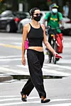 Zoe Kravitz u crnom outfitu