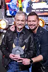 Ivan Dečak uručio je nagradu svojem prijatelju Denisu Mujadžiću Denykenu
