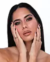 Inače je ljubiteljica nude make-up looka, ali tu i tamo stavi crveni ruž