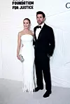 John Krasinski i Emily Blunt u braku su od 2010., a glumica se još prije proglašenja našalila da će, ako njezin suprug osvoji titulu, cijelu kuću oblijepiti naslovnicama magazina